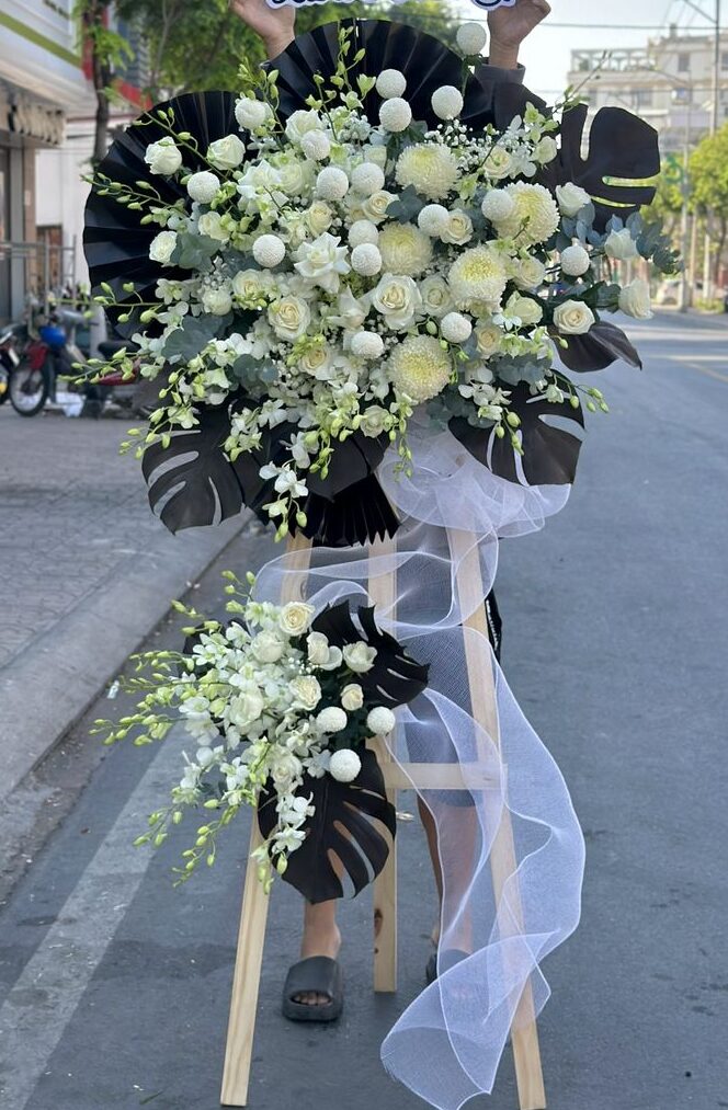 Kệ Hoa Chia Buồn Kính Viếng