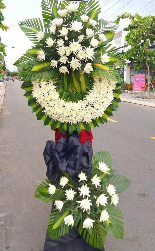 Vòng Hoa Chia Buồn An Nghỉ Ngàn Thu