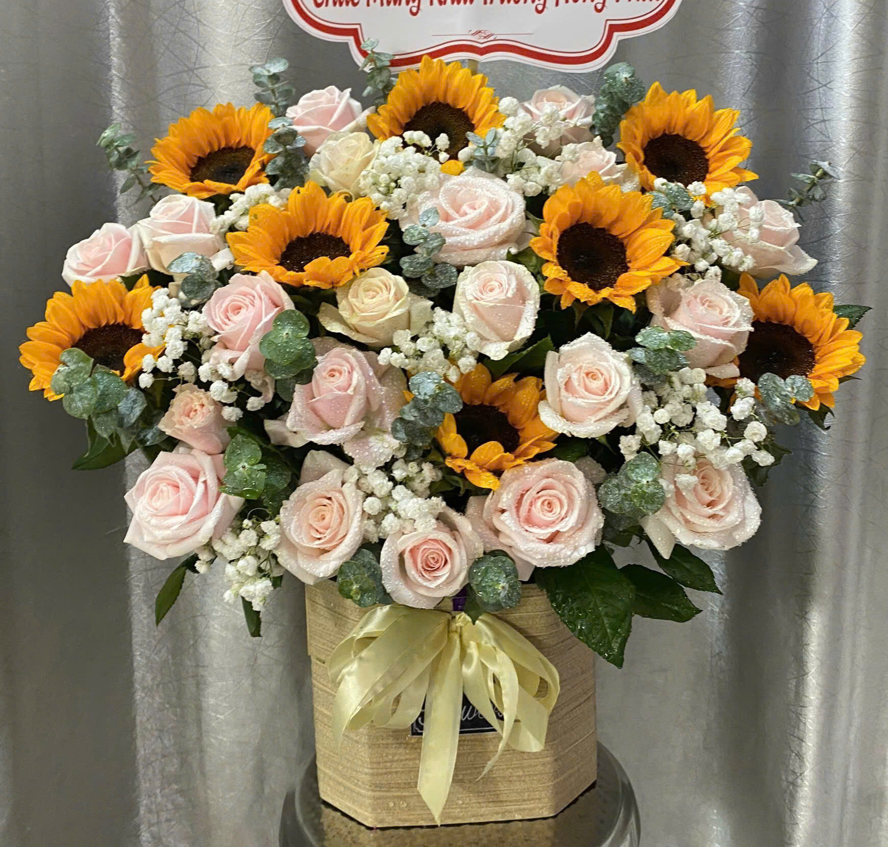 Hộp Hoa Sắc Hoa Yêu Thương Hộp Hoa Sắc Hoa Yêu Thương